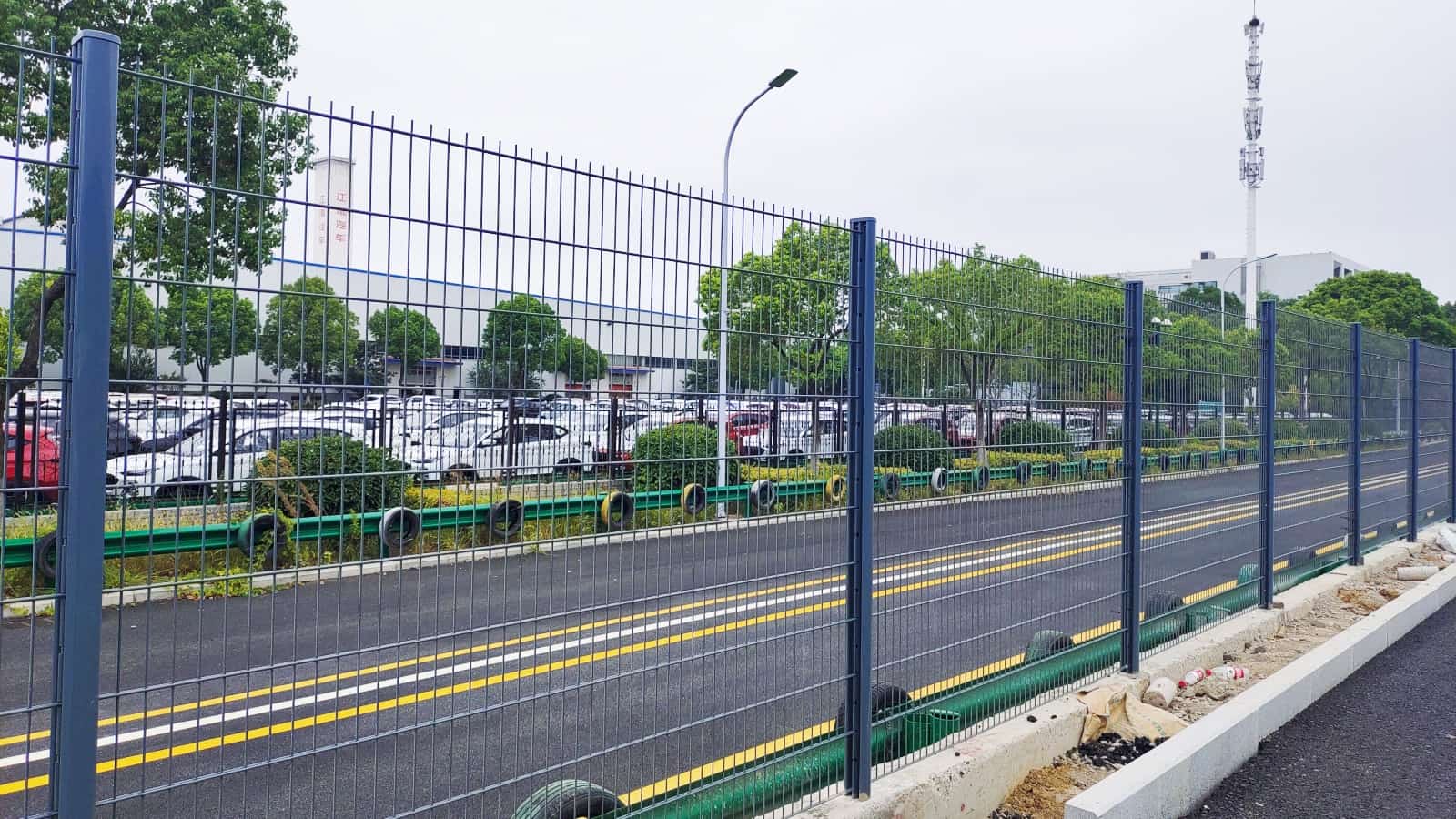 Roads fencing