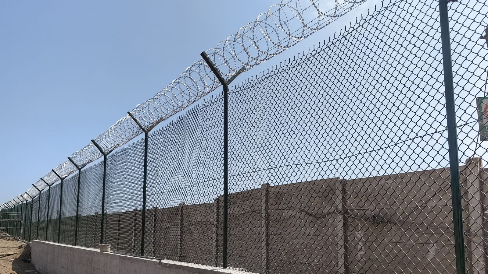 Best Metal Fencing for Privacy Applied to Industrial Sites