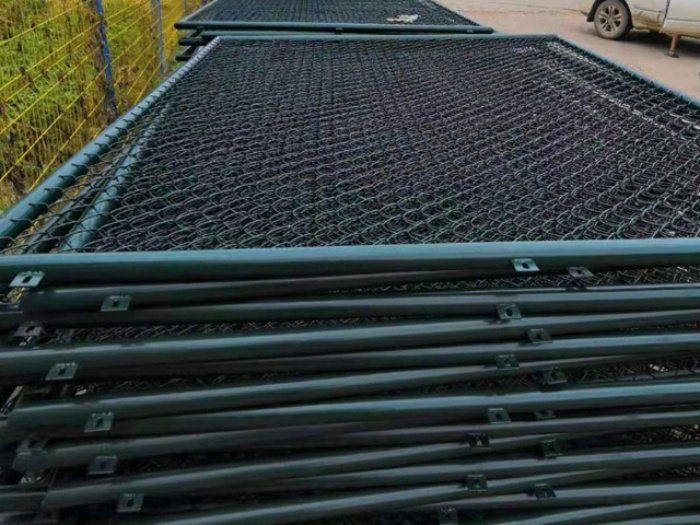 Best Chain Link Fence for Sports Courts? Why Diamond Mesh Fencing Is the Top Choice for Durability